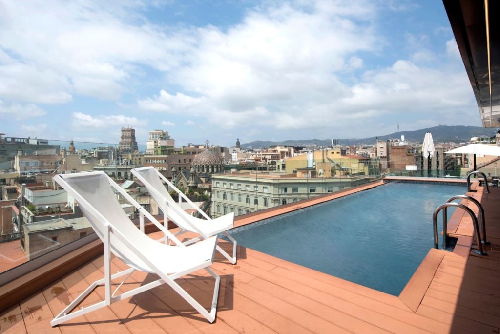 Hôtel avec piscine rooftop à Barcelone